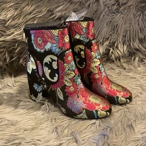 Penny loves Kenny floral embroidered booties
